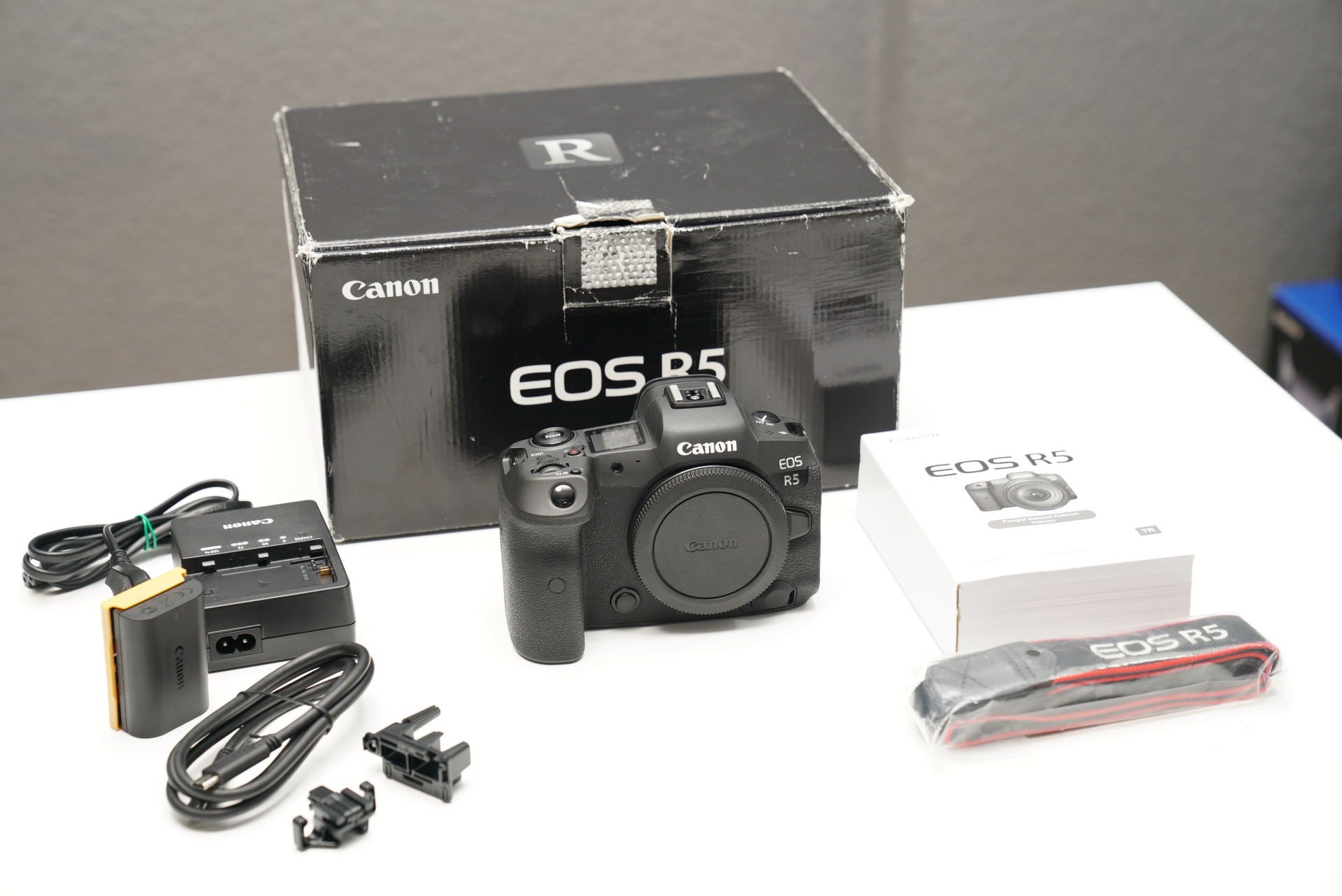 Canon EOS R5 Body Aynasız Dijital Fotoğraf Makinesi - Tertemiz (İkinci El Ürün)