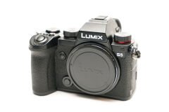 Panasonic Lumix DC-S5K 20-60mm Lens Kit Aynasız Fotoğraf Makinesi (Kullanılmamış İkinci El Ürün)
