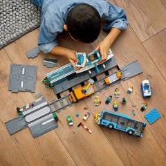 LEGO City Tren İstasyonu 907 Parça (60335) - Oyuncak Yapım Seti